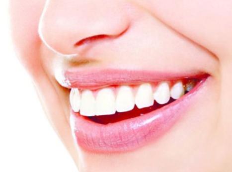 是什么导致牙龈出血？5个自然简单的恢复办法